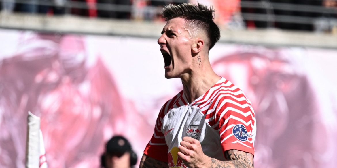 Arsenal "offered" chance to sign £242,000-a-week forward amid Sesko talks